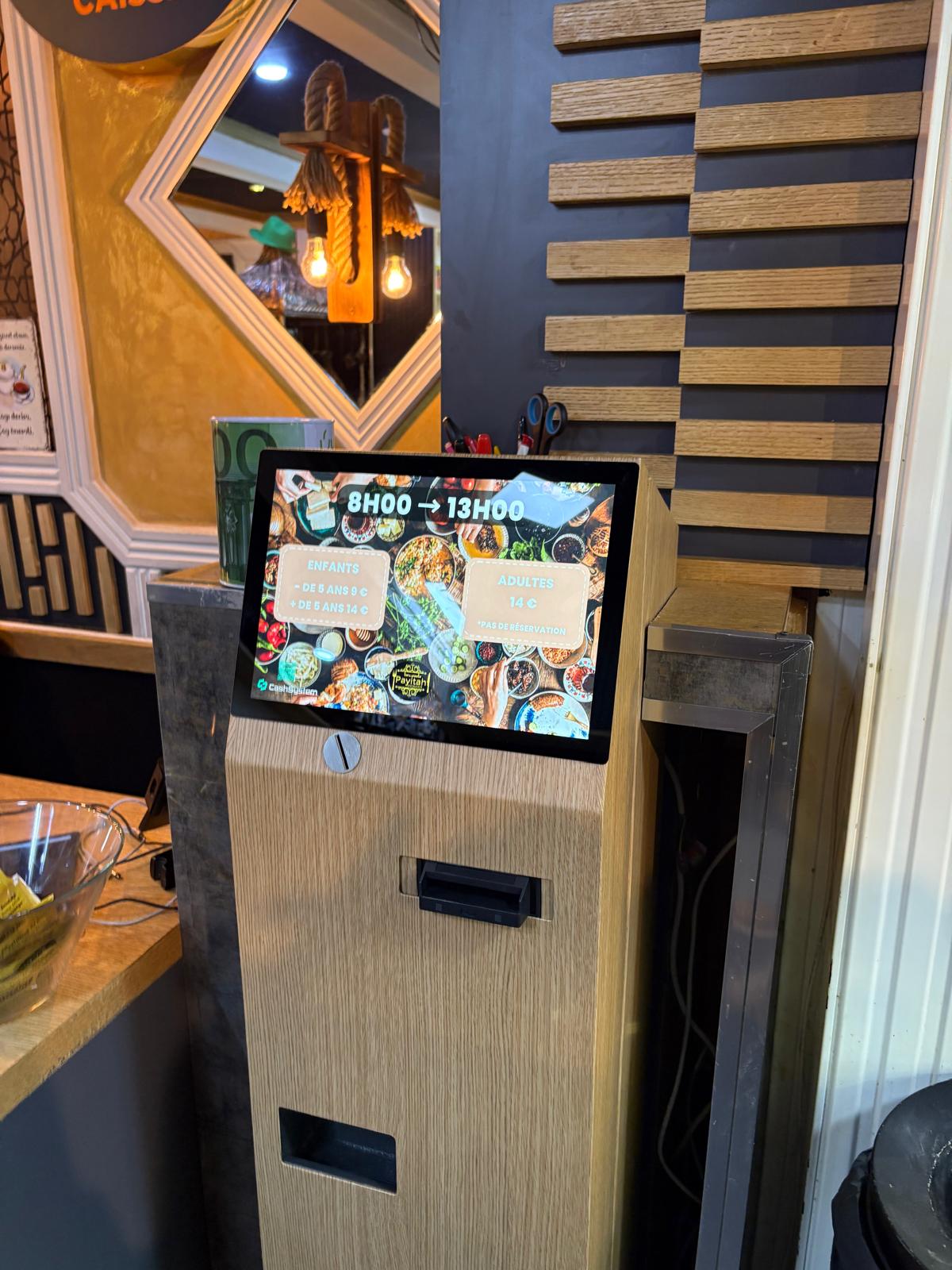 Caisse automatique Compact Wood installée dans un commerce