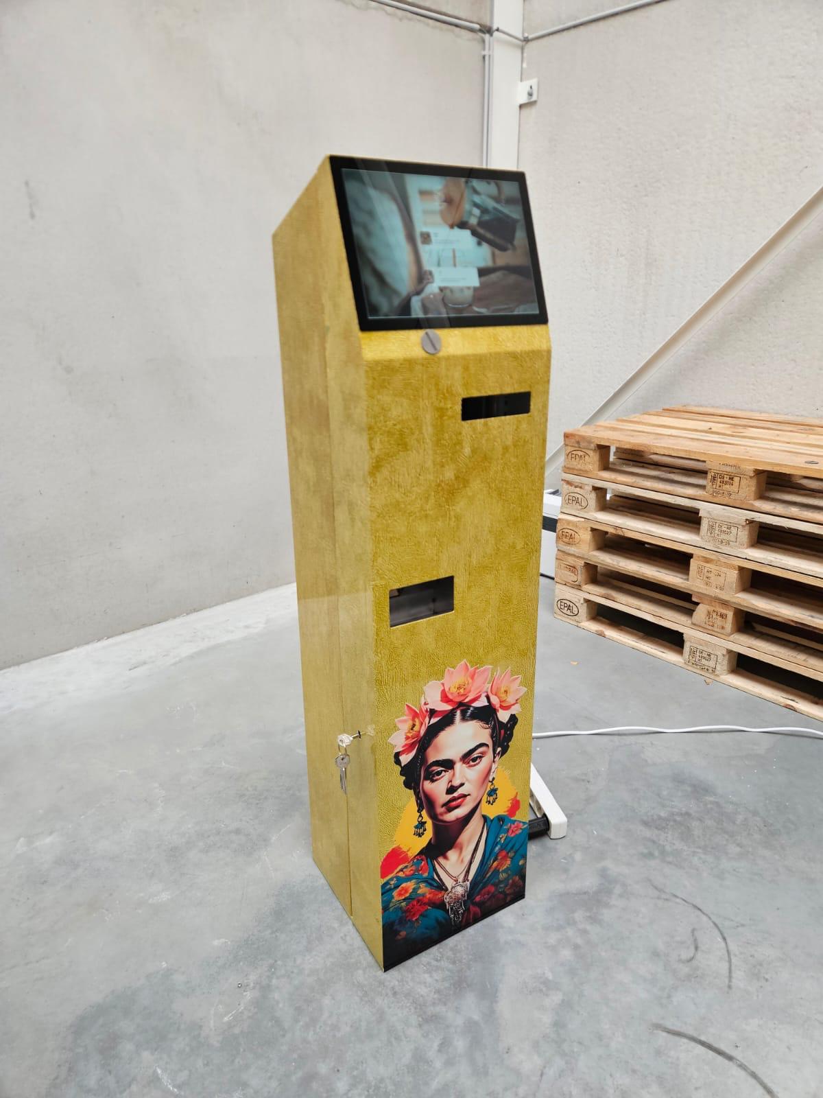 Kiosque monnayeur CashSystem édition Frida Kahlo — covering personnalisé