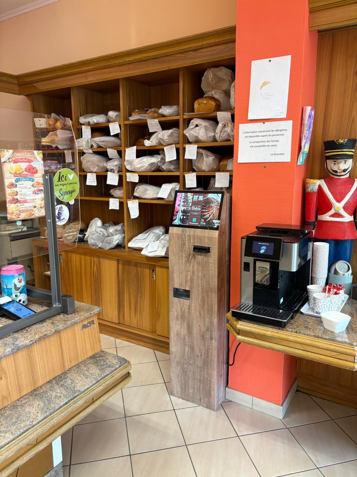 Monnayeur automatique CashSystem NewDelicia — habillage bois, boulangerie Belgique